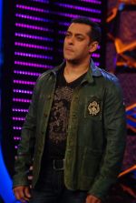 Salman Khan on the sets of Big Boss 5 on 18th Nov 2011 (16).JPG