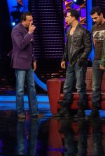 Sanjay Dutt, Akshay Kumar on the sets of Big Boss 5 on 18th Nov 2011 (95).JPG