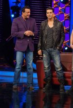 Sanjay Dutt, Akshay Kumar on the sets of Big Boss 5 on 18th Nov 2011 (96).JPG