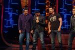 Sanjay Dutt, Akshay Kumar, John Abraham on the sets of Big Boss 5 on 18th Nov 2011 (78).JPG