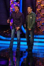 Sanjay Dutt, Salman Khan on the sets of Big Boss 5 on 18th Nov 2011 (31).JPG