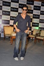 Shahrukh Khan meets gojiyo-raone contest winners in Taj Land_s End, Mumbai on 18th Nov 2011 (28).JPG