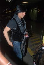 Shahrukh Khan leaves for United Nations conference in Dusseldorf on 19th Nov 2011 (6).JPG