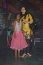 Urvashi Sharma at Manali Jagtap_s Umeed show for children in Rangsharda on 19th Nov 2011 (38).JPG