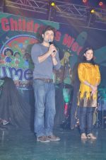 Urvashi Sharma, Shiney Ahuja at Manali Jagtap_s Umeed show for children in Rangsharda on 19th Nov 2011 (49).JPG