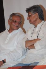 Gulzar at Javed Siddiqios Roshandan book launch in SP Jain on 20th Nov 2011 (46).JPG