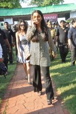 Vidya Balan at Dirty picture race followed by Sabah Khan show for Gitanjali in Race Course on 20th Nov 2011 (401).JPG