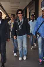 Shahrukh Khan arrives from Unesco Dusseldorf event in Airport, Mumbai on 21st Nov 2011 (2).JPG