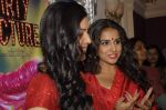 Vidya Balan, Sakshi Tanwar on the sets of Bade Achhe Lagte Hai in Filmcity, Mumbai on 23rd Nov 2011 (17).JPG