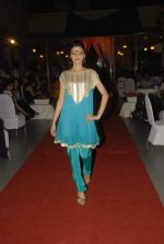at Designer Aarti Gupta showcases her collection in Wedding Cafe on 23rd Nov 2011 (24).JPG