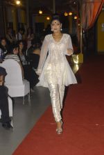 at Designer Aarti Gupta showcases her collection in Wedding Cafe on 23rd Nov 2011 (33).JPG