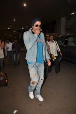 Ranbir Kapoor snapped returning from Barfee shoot in Mumbai airport on 24th Nov 2011 (14).JPG