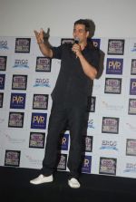 Akshay Kumar at the Desi Boyz promotions in Oberoi Mall on 25th Nov 2011 (57).JPG