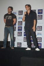 Akshay Kumar, John Abraham at the Desi Boyz promotions in Oberoi Mall on 25th Nov 2011 (20).JPG