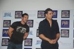 Akshay Kumar, John Abraham at the Desi Boyz promotions in Oberoi Mall on 25th Nov 2011 (3).JPG