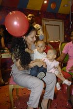 Manyata Dutt with her kids at Hamleys birthday bash in Phoenix Mill on 26th Nov 2011 (52).JPG