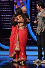 Vidya Balan, Sanjay Dutt at The Dirty Picture promotion on the sets of Big Boss 5 in Lonavala on 26th Nov 2011 (72).JPG