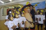 Shiamak Dawar promotes Puss in Boots at Mahalaxmi on 29th Nov 2011 (19).jpg