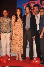 Kareena Kapoor, Imran Khan, Karan Johar, Shakun Batra, Bhushan Kumar at the launch of Ek Main Aur Ekk Tu first look in Taj Lands End on 30th Nov 2011 (50).JPG