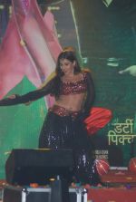 Vidya Balan at Dirty picture promotions at Mithibai college Kshitij festival in Parel, Mumbai on 30th Nov 2011 (67).JPG