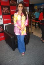 Vidya Balan promotes Dirty Picture at Reliance Digital in Andheri, Mumbai on 30th Nov 2011 (60).JPG