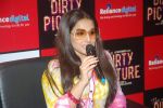 Vidya Balan promotes Dirty Picture at Reliance Digital in Andheri, Mumbai on 30th Nov 2011 (72).JPG