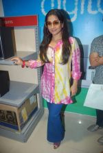 Vidya Balan promotes Dirty Picture at Reliance Digital in Andheri, Mumbai on 30th Nov 2011 (86).JPG