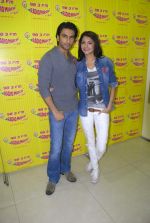 Anushka Sharma, Ranveer Singh promote their film Ladies VS Ricky Bahl at 98.3 FM Radio Mirchi in Lower Parel on 1st Dec 2011 (11).JPG