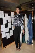 Sonam Kapoor graces Gucci preview at Trident, Mumbai on 2nd Dec 2011 (78).JPG