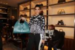 Sonam Kapoor graces Gucci preview at Trident, Mumbai on 2nd Dec 2011 (83).JPG