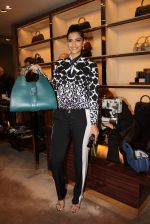 Sonam Kapoor graces Gucci preview at Trident, Mumbai on 2nd Dec 2011 (84).JPG