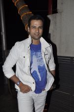 Rohit Roy grace Simone_s collection launch at OPA in Juhu, Mumbai on 5th Dec 2011 (51).JPG