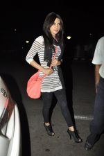 Priyanka Chopra leave for Dubai to promote Don 2 in International Airport, Mumbai on 7th Dec 2011 (18).JPG