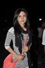 Priyanka Chopra leave for Dubai to promote Don 2 in International Airport, Mumbai on 7th Dec 2011 (19).JPG
