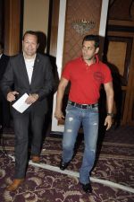 Salman Khan gets a new Audi Q7 in Taj Land_s End, Mumbai on 7th Dec 2011 (9).JPG