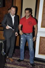 Salman Khan gets a new Audi Q7 in Taj Land_s End, Mumbai on 7th Dec 2011 (8).JPG