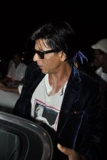 Shahrukh Shah leave for Dubai to promote Don 2 in International Airport, Mumbai on 7th Dec 2011 (19).JPG