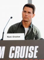 Tom Cruise at Mission Impossible 4 premiere in Dubai on 7th Dec 2011 (115).JPG