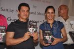Aamir Khan unveils a book on Phulela Gopichand in Khar, Mumbai on 9th Dec 2011 (12).JPG