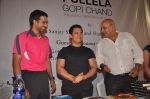 Aamir Khan unveils a book on Phulela Gopichand in Khar, Mumbai on 9th Dec 2011 (4).JPG