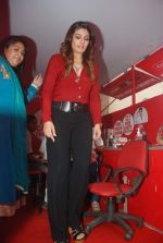 Raveena Tandon at Colgate Dental event in Saki Naka on 9th Dec 2011 (25).JPG