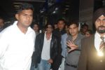 Shahrukh Khan snapped at international airport on 9th Dec 2011 (2).JPG