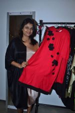 at Aarna Fashion exhibition in BMB Art Gallery on 9th Dec 2011 (105).JPG