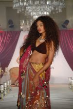 Model walk the ramp for Nisha Sagar_s bridal show in Trident on 10th Dec 2011 (4).JPG