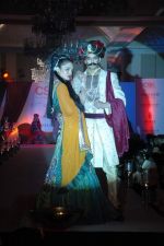 Model walk the ramp for Nisha Sagar_s bridal show in Trident on 10th Dec 2011 (60).JPG