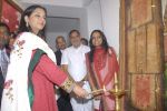 Shabana Azmi at Preksha Lal art exhibition in Kalaghoda on 13th Dec 2011 (12).JPG
