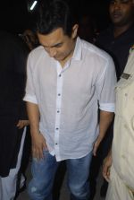 Aamir Khan at Dev Anand_s prayer meet in Mehboob on 16th Dec 2011 (21).JPG
