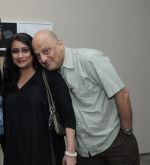 Malini& Rahul Akerkar at Sunil Padwal event in Gallery BMB on 15th Dec 2011.jpg
