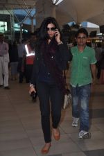 Sushmita Sen snapped at domestic airport on 18th Dec 2011 (12).JPG