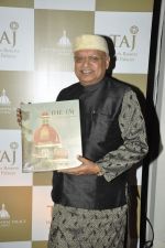at the launch of The Taj Book in The Taj Hotel, Mumbai on 18th Dec 2011 (23).JPG